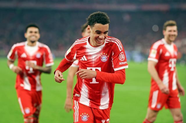 世界杯直播-【德甲】诺伊尔伤退，小穆首球，无凯恩拜仁4比1门兴